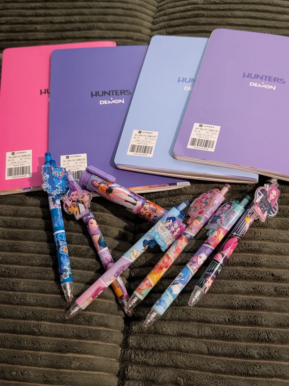 Demon Hunters K-Pop Party Notebooks & Pens Set - Purple and Blue
